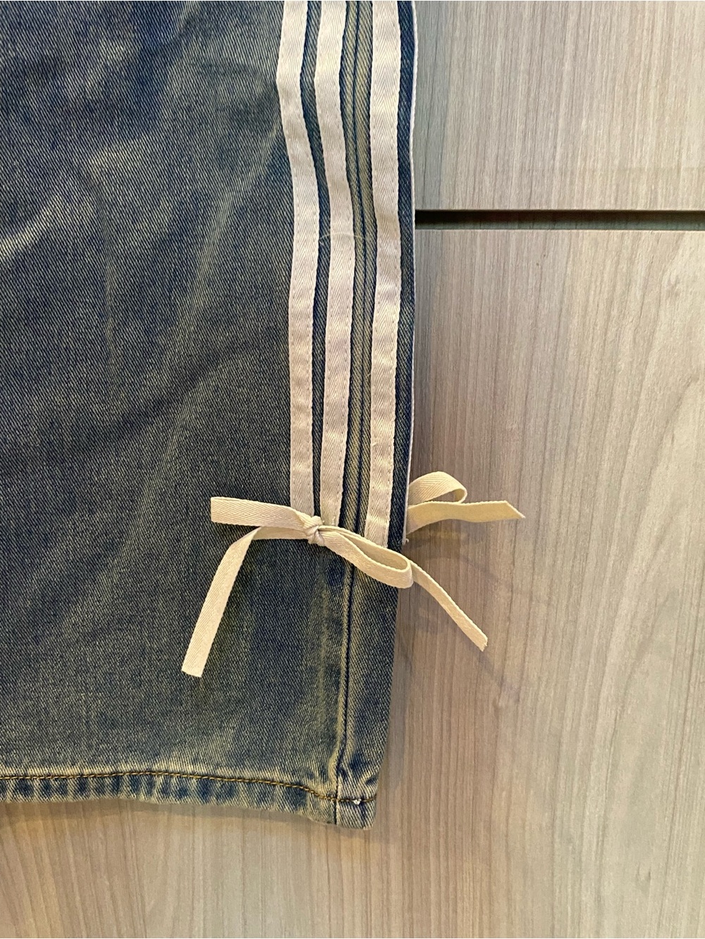 Cali 1850 Jeans with Side Stripes and Bow size 9 / 29 NWT New - Picture 2 of 10